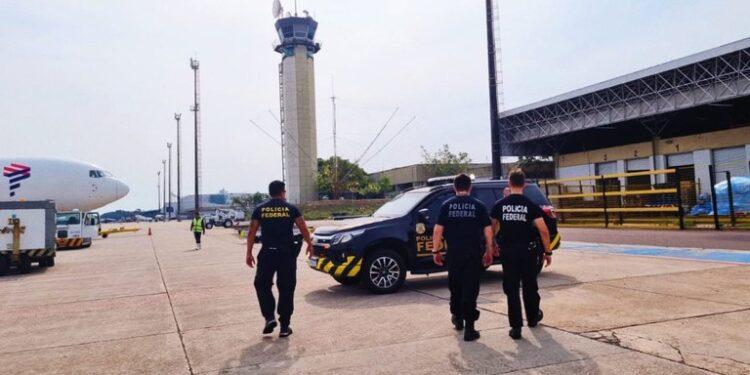 Polícia Federal prende homem envolvido com garimpo ilegal no aeroporto Eduardo Gomes