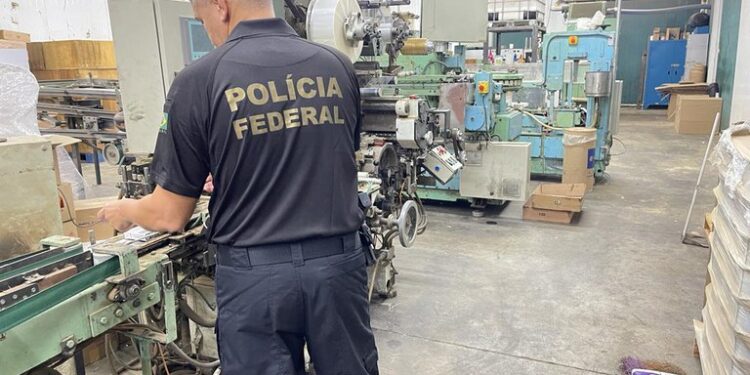 Com ação em Manaus, PF combate grupo criminoso que atua na falsificação e contrabando de cigarros
