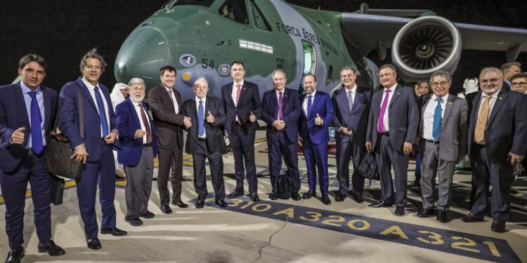 Presidente Lula chega ao Catar para discutir crise no Oriente Médio e estreitar relações