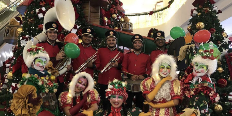 Companhia Saltimbancos encena conto de Natal, no Shopping Ponta Negra