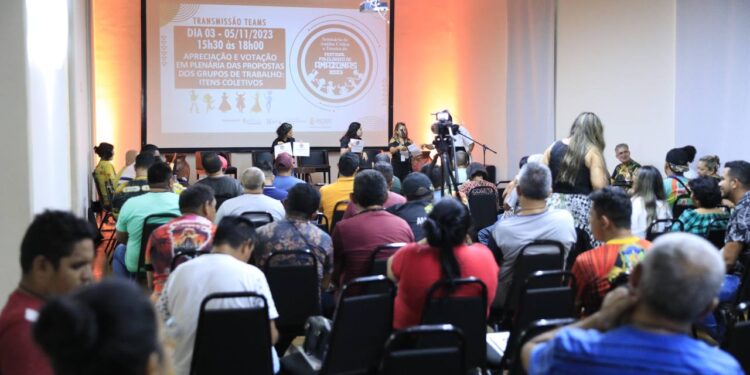 Seminário de Análise do Festival Folclórico do Amazonas se encerra com propostas para 2024 e 2025