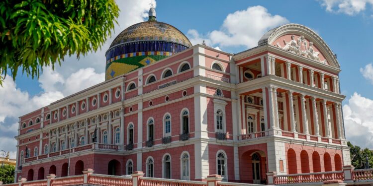 Teatro Amazonas divulga novas datas para espetáculos adiados 