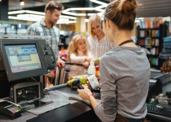 Faixa etária entre 18 e 24 anos é a que mais procura oportunidades de trabalho no fim do ano