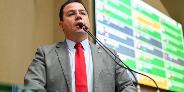 Emenda que obriga relatório de gastos em relação ao empréstimo milionário do Governo é aprovada