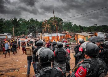 Forças de Segurança realizam operação de reintegração de posse, no Tarumã