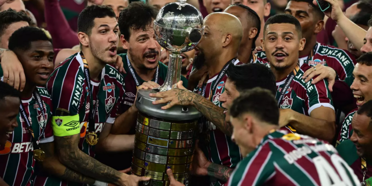 Fluminense derrota Boca Juniors na garra e fatura 1ª taça Libertadores