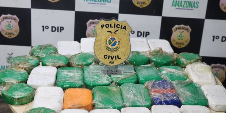 Trio é preso durante entrega de cocaína avaliada em R$ 750 mil, nas margens do rio Negro