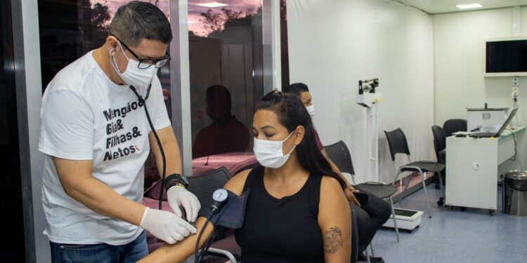 Unidade Básica de Saúde Móvel oferta atendimentos à comunidade na zona Leste da capital