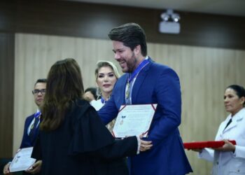 Conselheiro Fabian Barbosa é homenageado pelo TRE com Medalha do Mérito Eleitoral