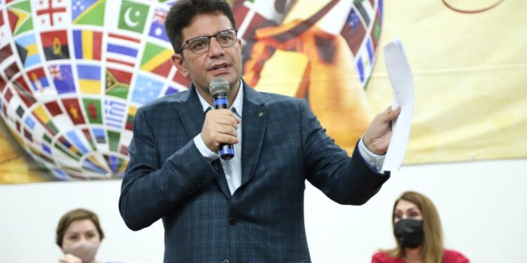 PGR denuncia por corrupção e pede afastamento de governador do Acre
