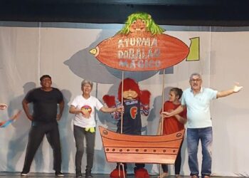 Alunos do Liceu Cláudio Santoro apresentam espetáculo que resgata músicas dos anos 80