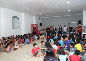 Em alusão ao Dia das Crianças, TCE-AM entrega doações para o Centro Social Caminho Seguro