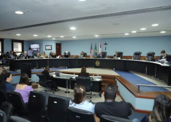 Quatro gestores são multados pelo TCE-AM nesta terça-feira