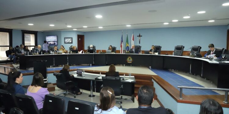 Quatro gestores são multados pelo TCE-AM nesta terça-feira