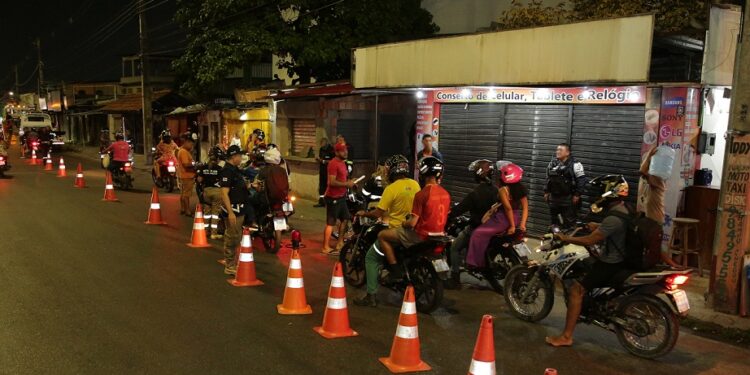 Ação resulta na remoção de 38 motocicletas irregulares e em 161 autuações