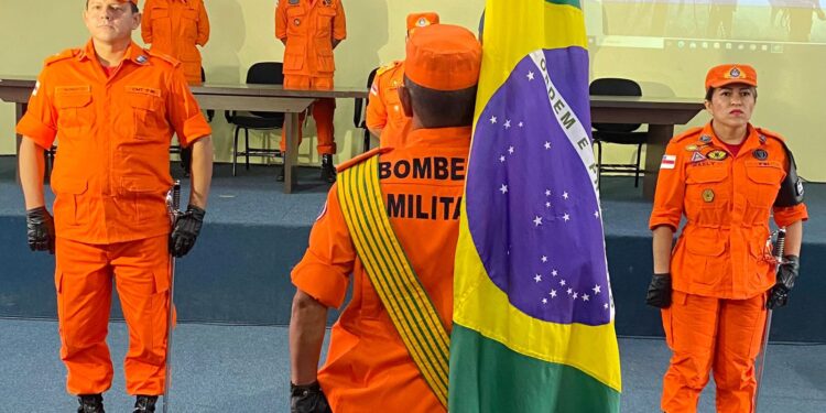 Protagonismo feminino: CBMAM realiza passagem de comando da primeira mulher a liderar o Batalhão de Incêndio