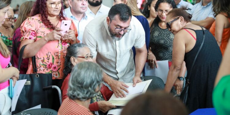 Com nova ação de regularização fundiária, governo Wilson Lima entrega 1,6 mil títulos definitivos somente em 2023