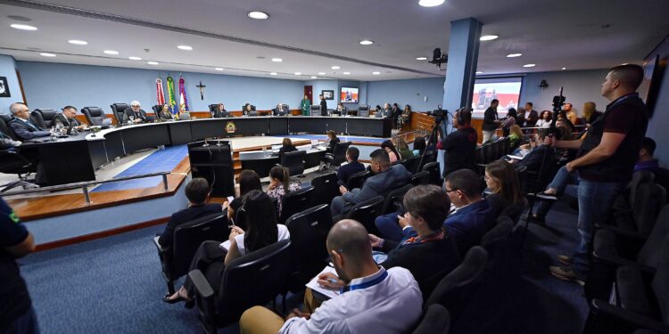 Penúltima sessão do ano terá 92 processos em julgamento no TCE-AM, nesta terça (12)