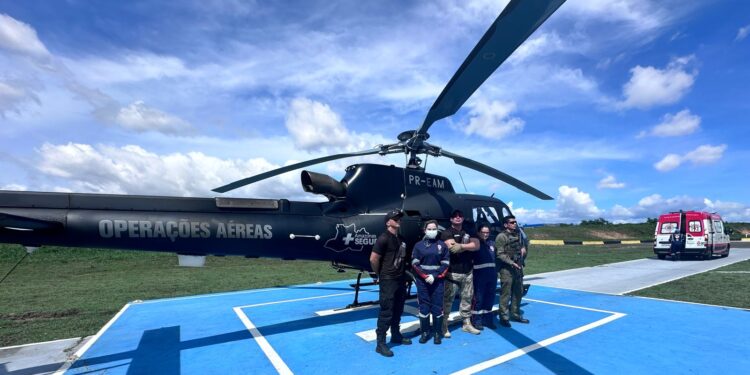 Idoso é resgatado por helicóptero em comunidade da zona rural de Manaus