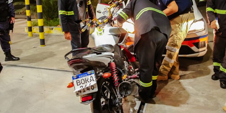 Detran-AM e PMAM desarticulam ‘rolezinho’ e removem 19 motocicletas, na zona leste de Manaus