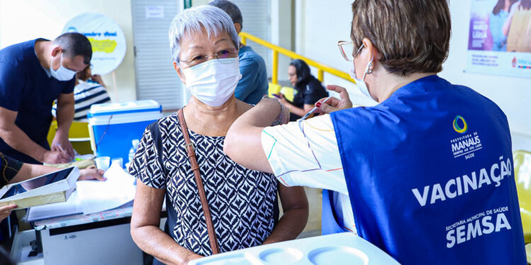 Vacinação contra influenza segue em 167 unidades de saúde até sexta-feira, 15/12