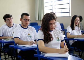 Mais de 1,3 mil alunos da rede estadual de ensino foram aprovados no vestibular da UEA