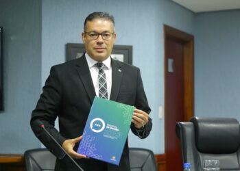 Conselheiro apresenta Relatório de Gestão 2022-2023 da Ouvidoria do TCE-AM