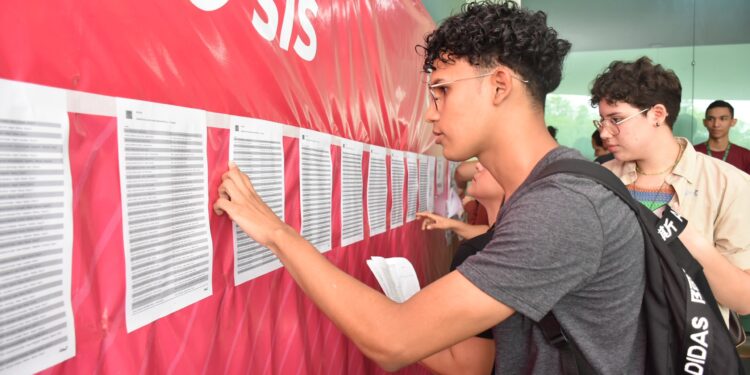 UEA divulga lista dos aprovados no Vestibular e SIS nesta quinta-feira (07/12)
