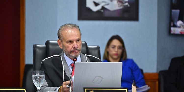 Conselheiro do TCE-AM determina reinício de licitação do Detran-AM