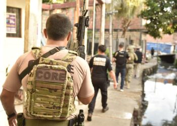 Polícia prende milicianos, apreende drogas, arma de fogo e dinheiro em Manaus