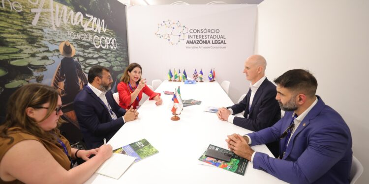 COP 28: Wilson Lima se reúne com representantes da Amazon e discute  parcerias para proteção da biodiversidade no Amazonas