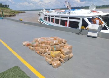 Base Fluvial Arpão: Policiais apreendem 265 quilos de maconha e uma lancha rápida em Coari