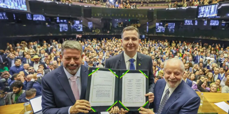 Congresso promulga emenda constitucional da reforma tributária