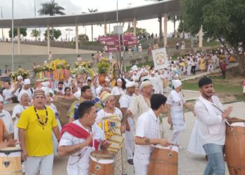 ‘Ora iê iê ô’: Balaio de Oxum reúne multidão na Ponta Negra