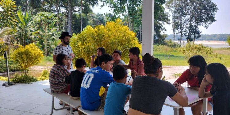 Oficina de Cinema ensina integrantes de diversas etnias a retratar seu universo