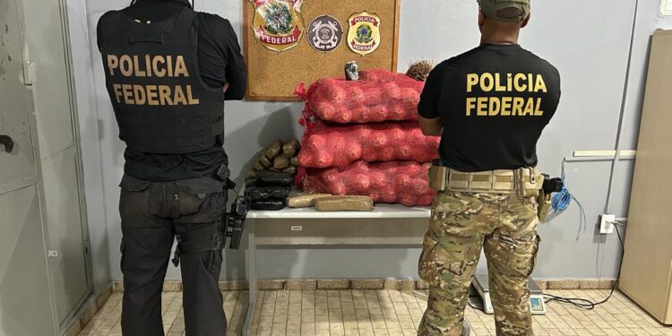 Em Tabatinga, PF prende homem com 40 kg de drogas escondidos em sacos de vassouras