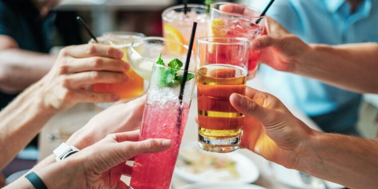 Excesso de bebida alcoólica no fim do ano pode prejudicar saúde dos rins
