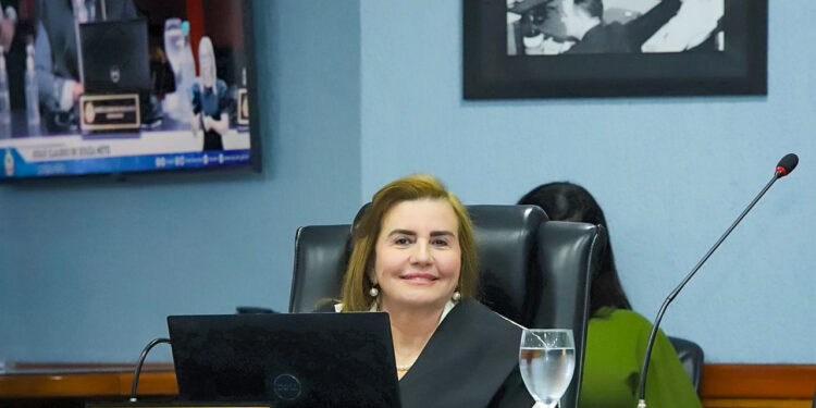 Primeira sessão do TCE-AM sob presidência da conselheira Yara Lins dos Santos será nesta terça (5)