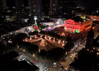 Com a iluminação da Árvore de Natal, programação do Largo de São Sebastião é marcada por grandes estreias
