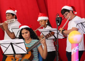 Mais de 3.500 alunos prestigiaram a programação de Natal nos Cetis