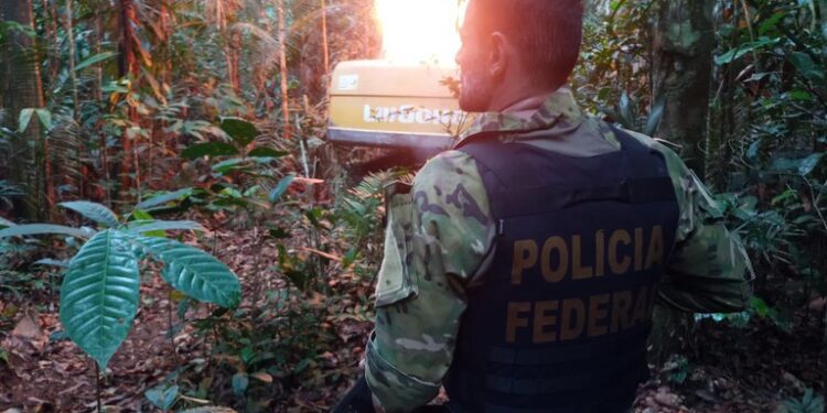 PF, ICMBio e PM destroem equipamentos usados garimpo ilegal nos estados do AM e PA