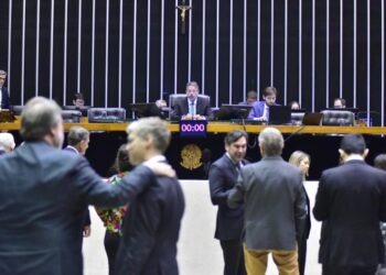 Câmara aprova Reforma Tributária em 1º turno e mantém benefício para Zona Franca de Manaus