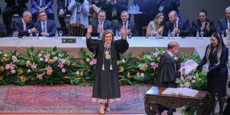 Presidente do TCE-AM anuncia criação da Ouvidoria da Mulher durante Cerimônia de Posse