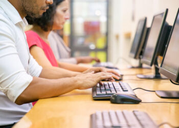 Setores em alta no mercado: veja onde os cursos técnicos podem levar você