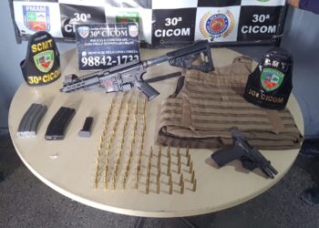 PM prende dois integrantes de facção criminosa com armas e munições