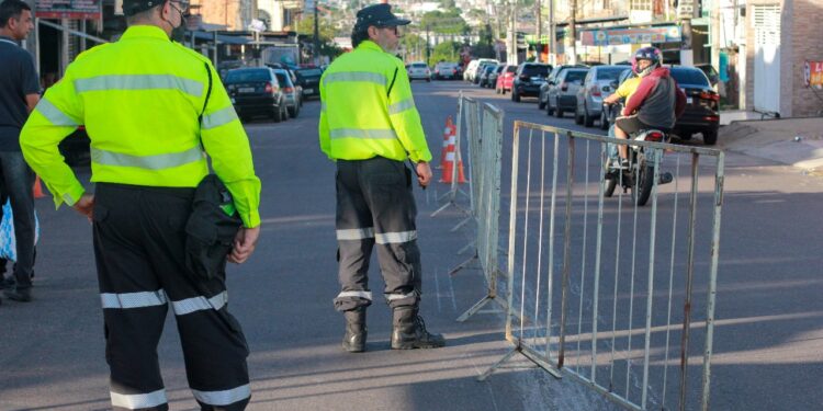 Prefeitura apresenta esquema de trânsito e transporte para desfiles das escolas de samba e bandas da Bica e Difusora