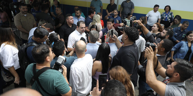 Roberto Cidade, entrega Centro de Proteção do Idoso revitalizado no bairro Parque 10
