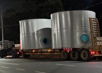 Fiscalização remove carreta e caminhão que transportavam carga de forma irregular no Rapidão Rodoanel