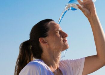 Especialistas reúnem dicas de cuidados com a saúde e receitas saudáveis para aproveitar melhor o verão