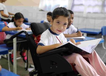 Transferência e matrícula de novos alunos com deficiência da rede pública de ensino começam nesta quarta-feira